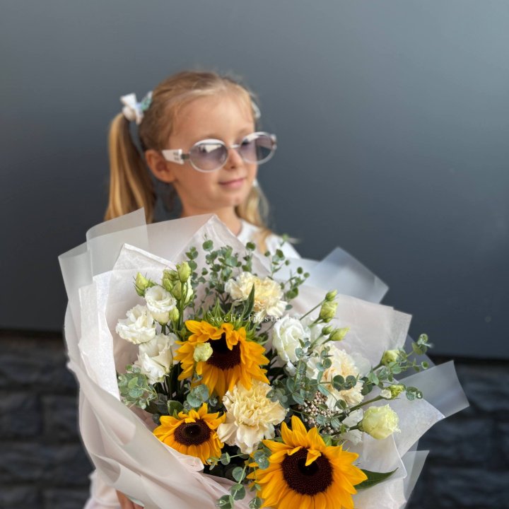  Букет  из стойких цветов с подсолнухами в Краснодаре