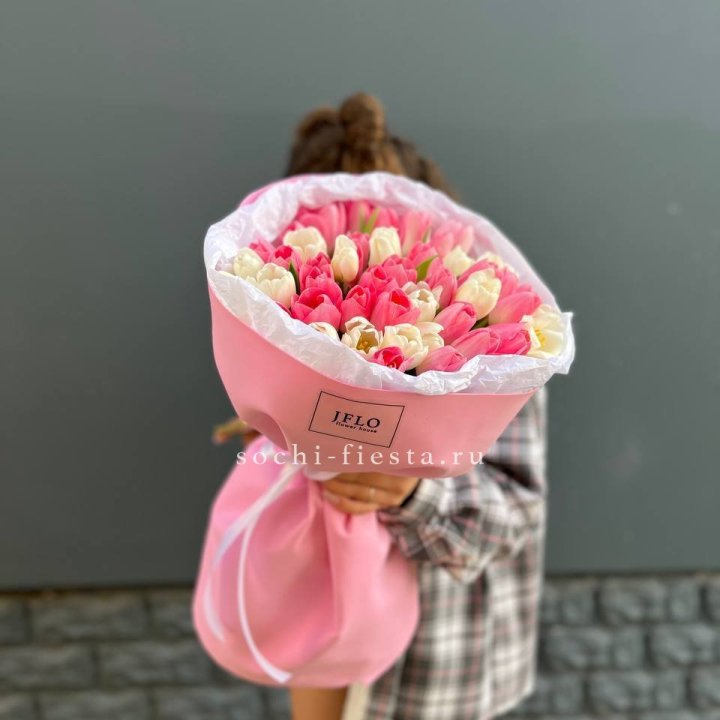 51 бело-розовый тюльпан в Краснодаре