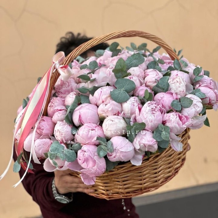 Корзина пионов "75" в Краснодаре