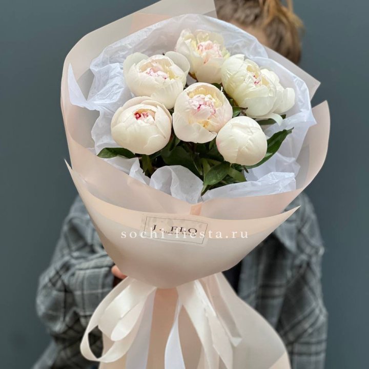 Букет белых пионов в Краснодаре