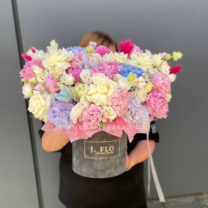 Цилиндр с пионами "Аса" в Краснодаре