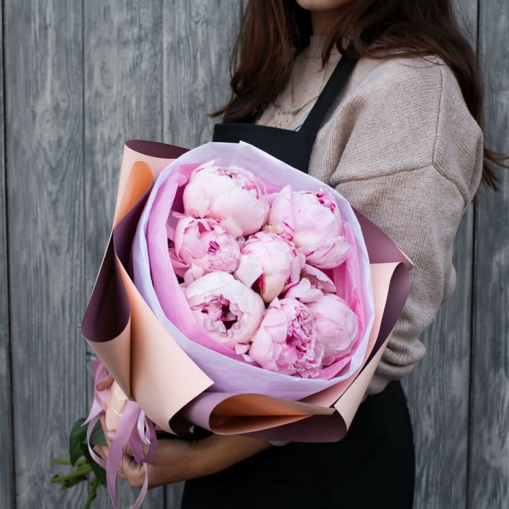 7 зефирных пионов в оформлении в Краснодаре