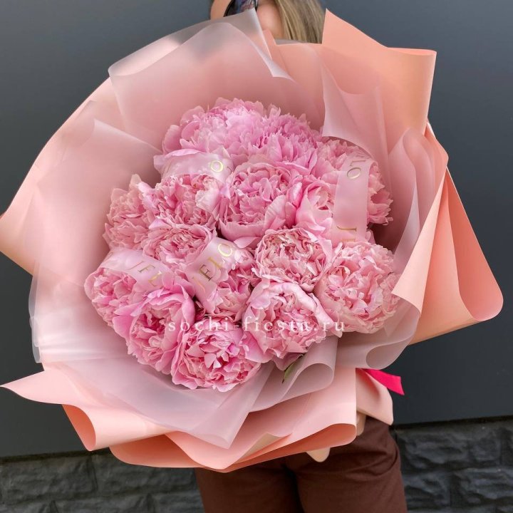 15 пионов "Монинг" в Краснодаре