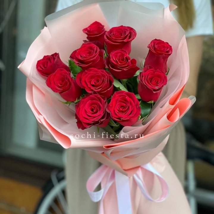 Букет красных роз "Мадам ред" в Краснодаре