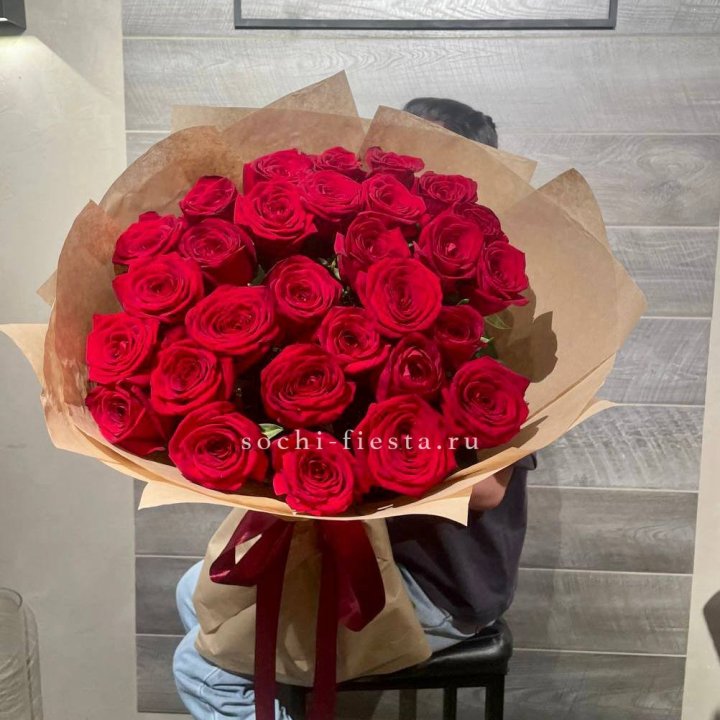 37 красных роз в крафте в Краснодаре