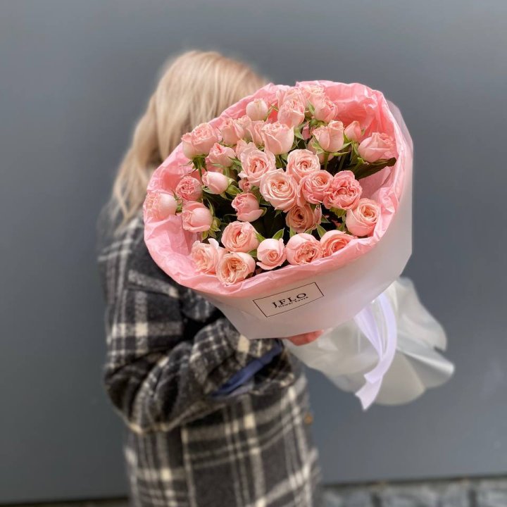 11 роз бомбастик в Краснодаре