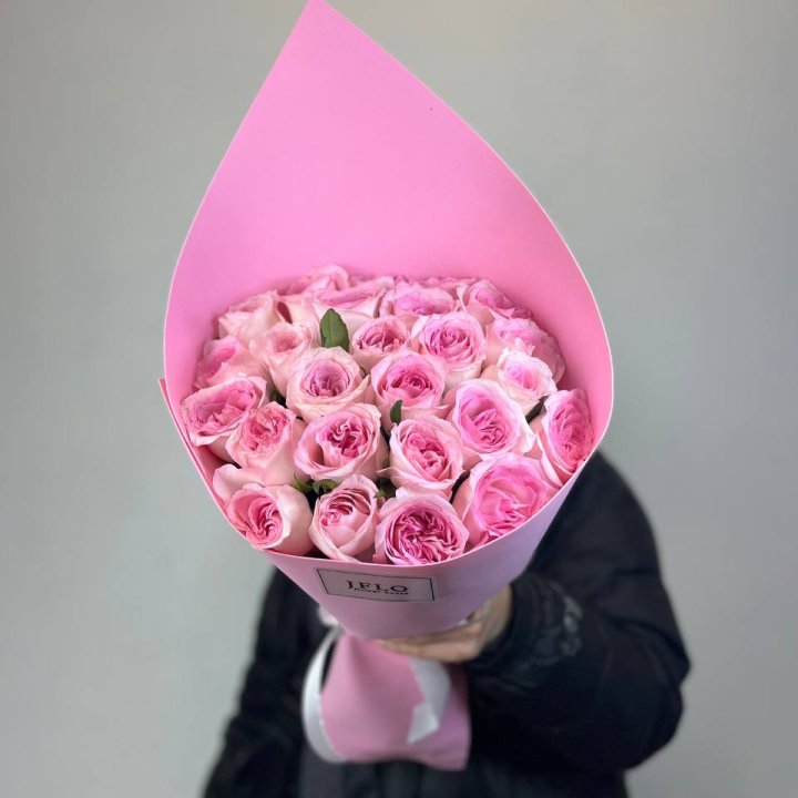 25 нежных роз в Краснодаре