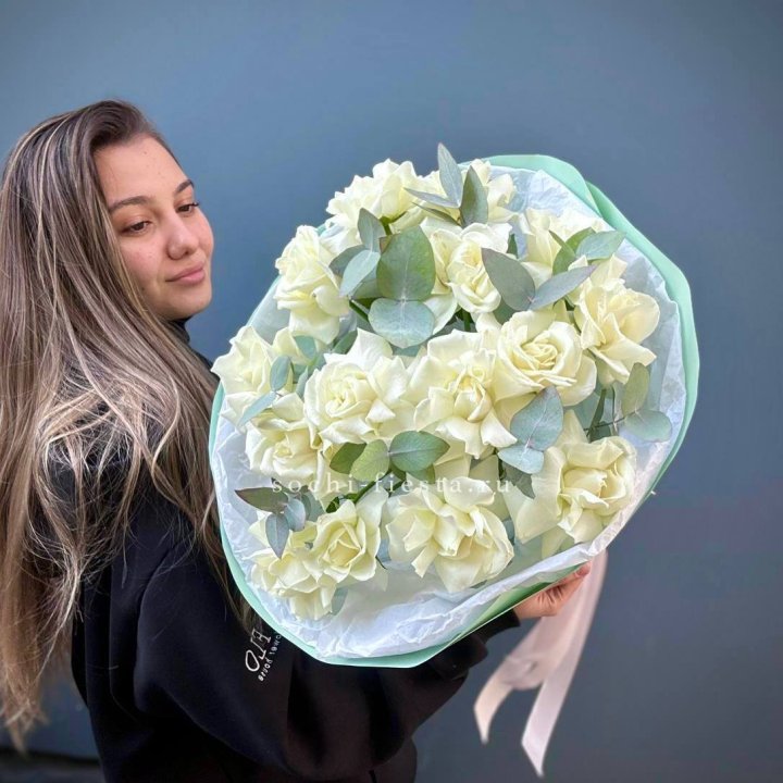 15 Белых французских роз "Ноте бьянка" в Краснодаре