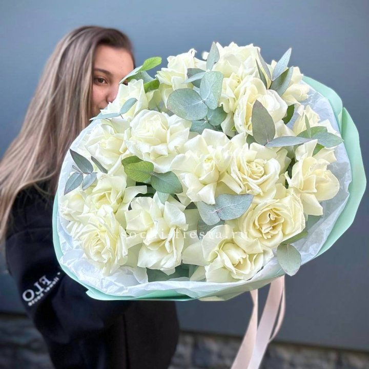 19 Белых французских роз "Ноте бьянке" в Краснодаре