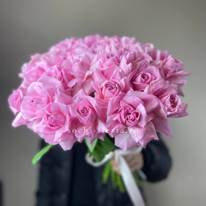 25 розовых французских роз в Краснодаре