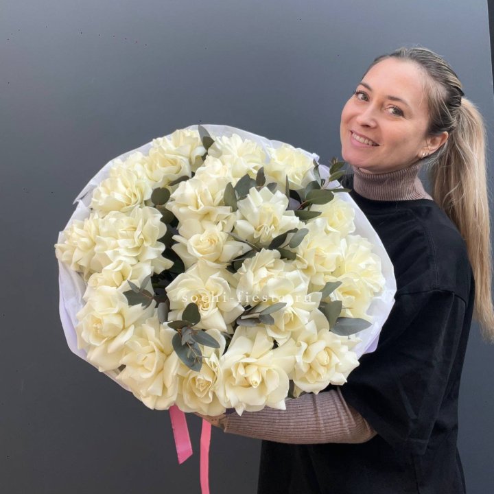 25 Белых французских роз Вайт найс в Краснодаре