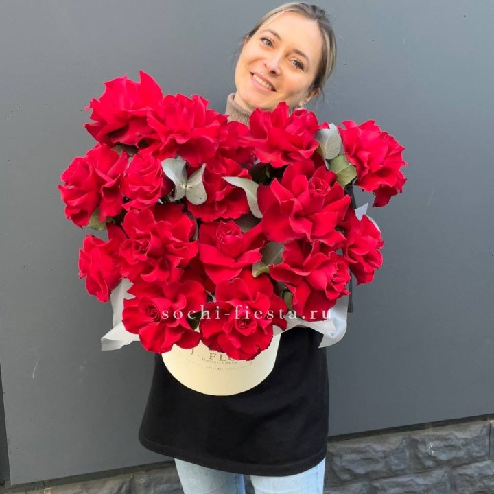 17 Французских роз в боксе в Краснодаре