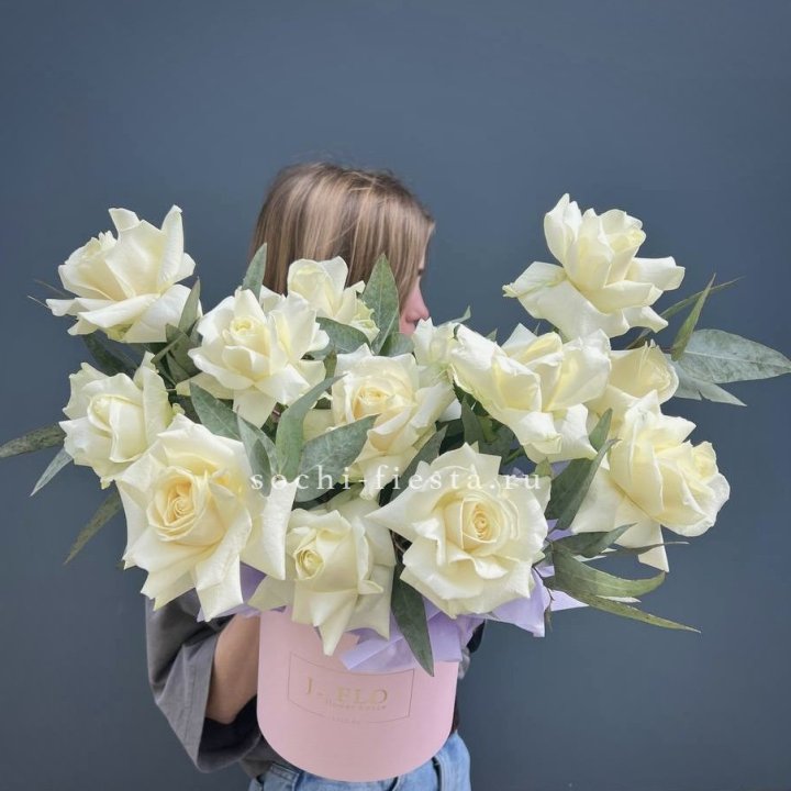 15 Французских роз в боксе в Краснодаре