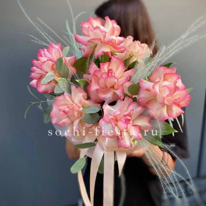 9 Французских роз Джумилия в боксе в Краснодаре