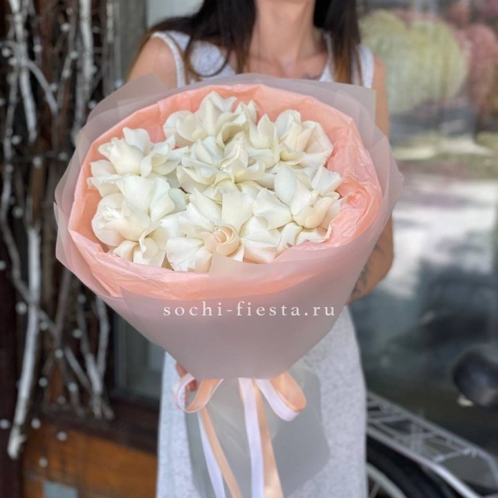 7 Белых французских роз в Краснодаре