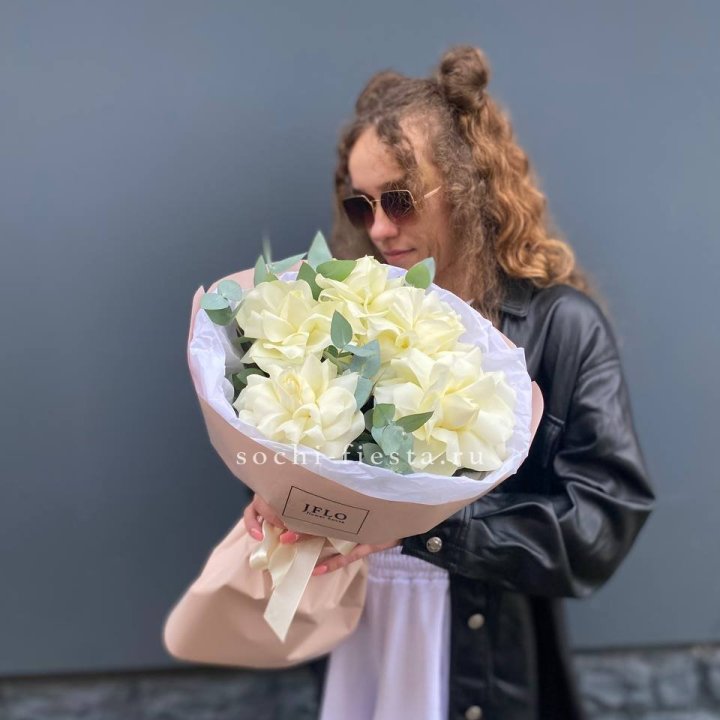 5 Белых французских роз в Краснодаре