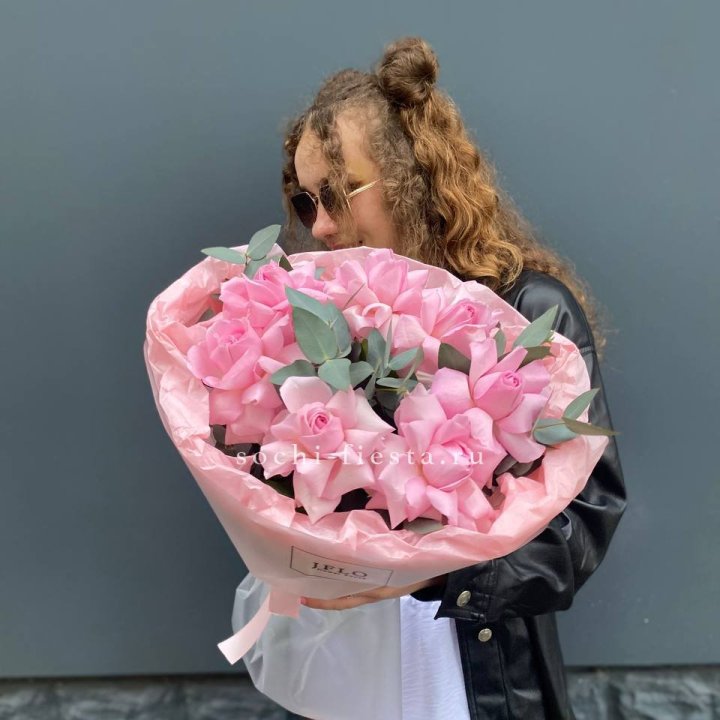 7 розовых роз в Краснодаре