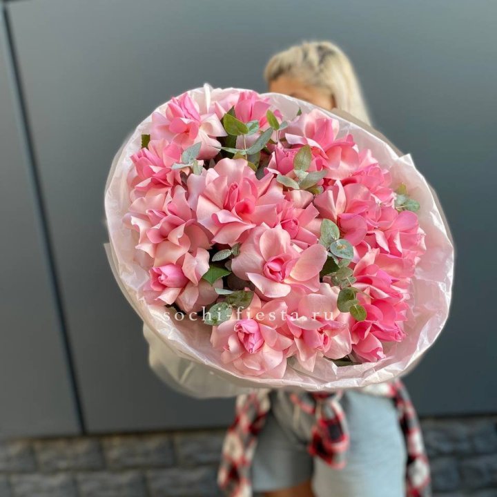 17 розовых роз в Краснодаре