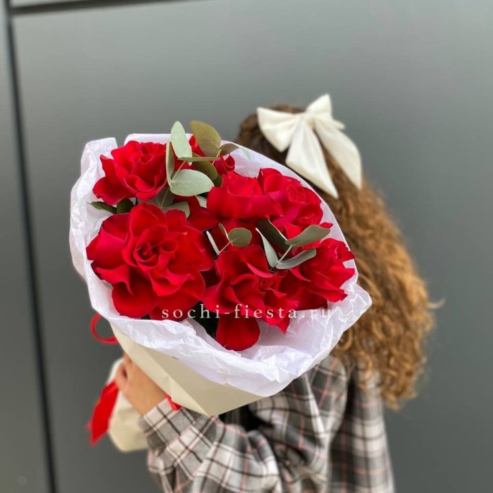 7 красных французских роз в Краснодаре