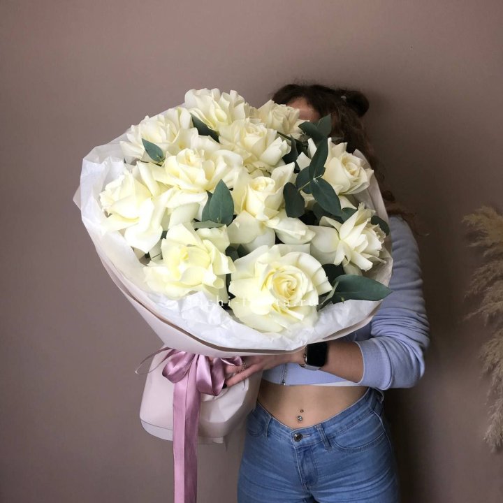 11 Белых французских роз "Вайт найс" в Краснодаре