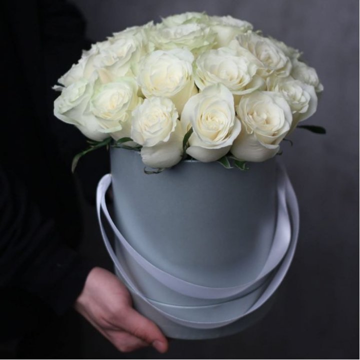 15 белых роз в цилиндре в Краснодаре