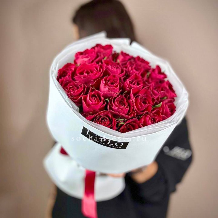 Букет красных роз мадам ред в Краснодаре