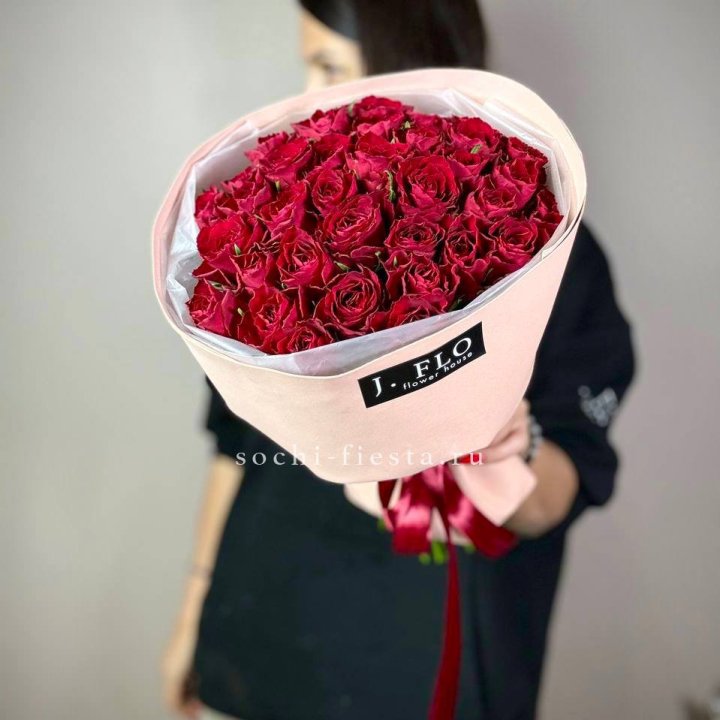 35 кенийских роз в Краснодаре