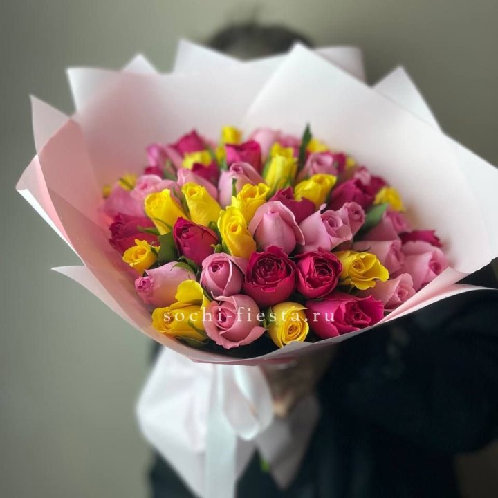 Букет из 51 розы Микс (Кения) в Краснодаре