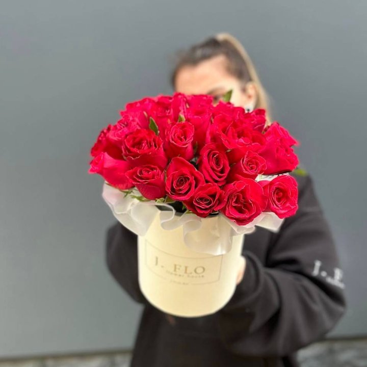 27 кенийских роз в боксе в Краснодаре