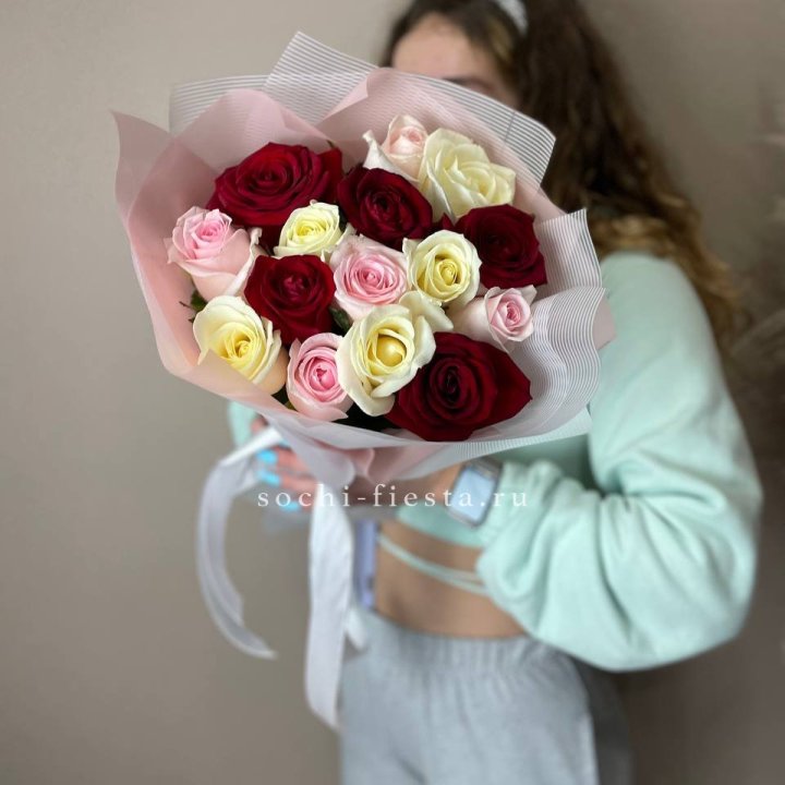 15 роз "Карусель" в Краснодаре