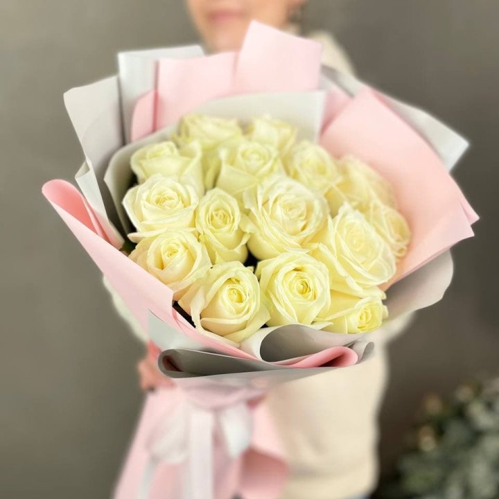 15 белых роз пудра в Краснодаре