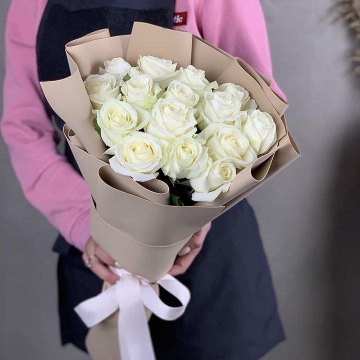 15 белых роз миракли в Краснодаре