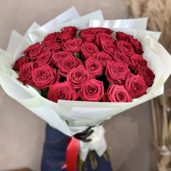 37 красных роз в Краснодаре