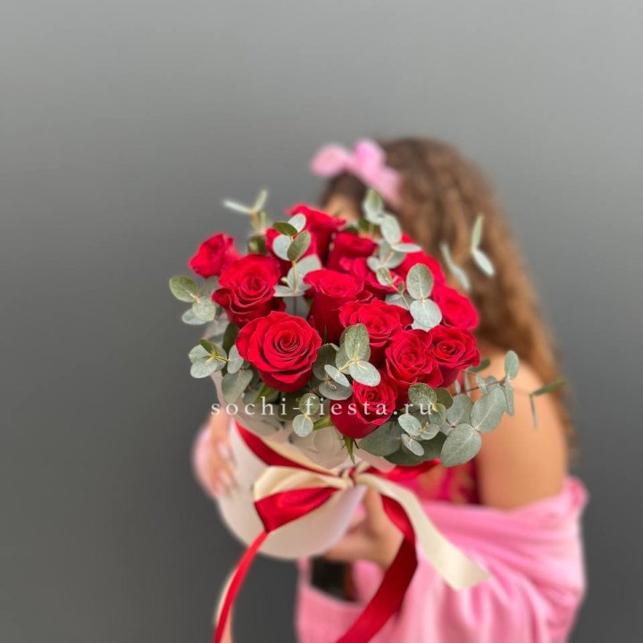 15 Красных роз в боксе №2 в Краснодаре