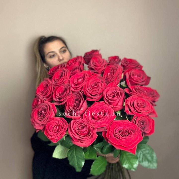 25 высоких роз в Краснодаре