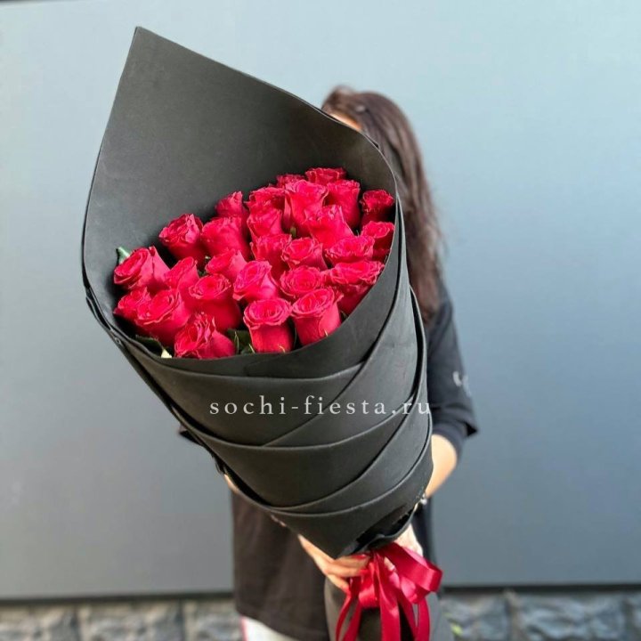 25 высоких красных роз в Краснодаре