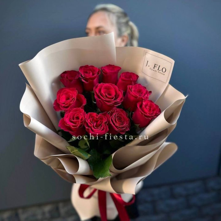 Букет красных роз "Наоми" в Краснодаре