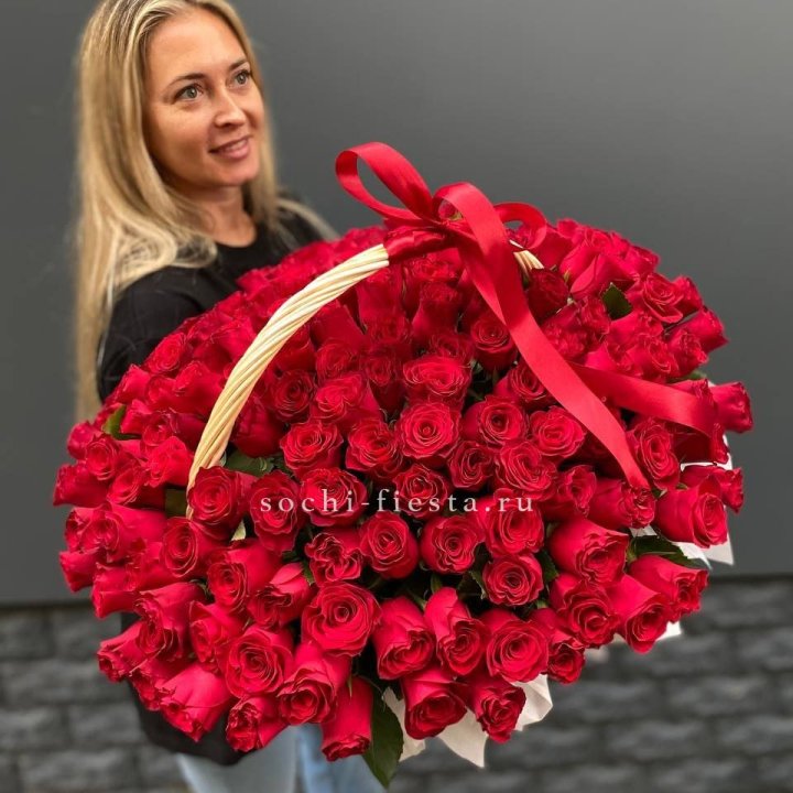 151 красная  роза в корзине в Краснодаре