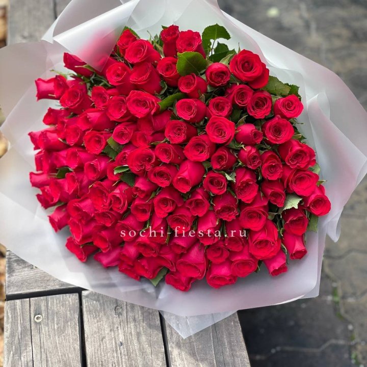 101 красная роза Лолита в Краснодаре