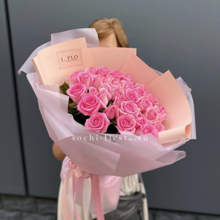 33 Розовые розы в Краснодаре