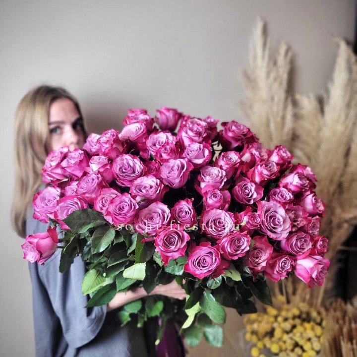 Охапка высоких роз Деп перпел в Краснодаре
