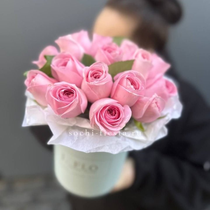 17 розовых роз в цилиндре в Краснодаре
