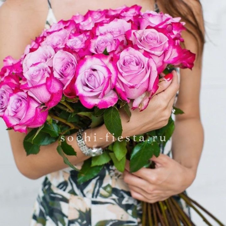 Букет высоких роз Ди перпел в Краснодаре