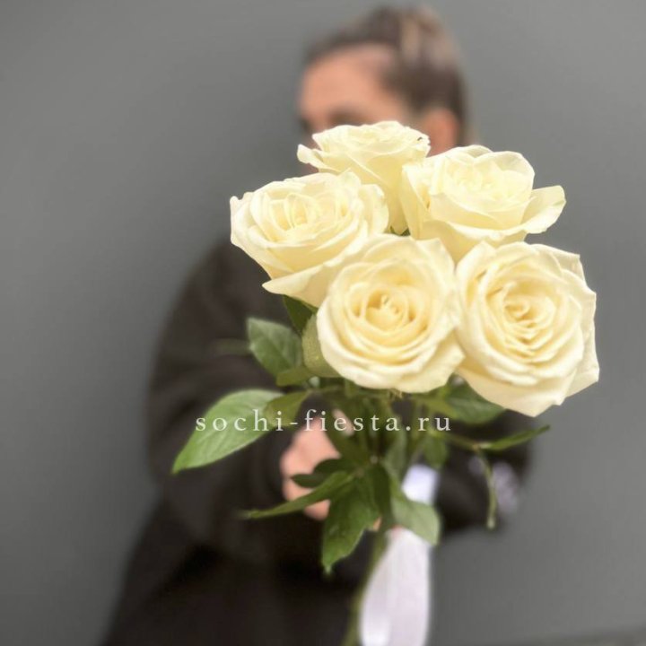 Букет 5 белых роз  в Краснодаре