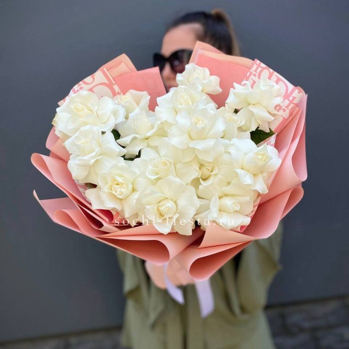 Белые розы "Аморе" в Краснодаре