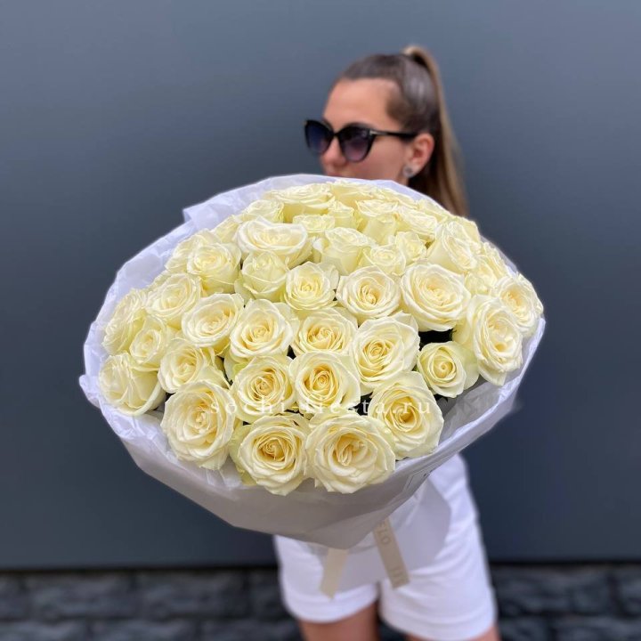 51 белая роза  в Краснодаре