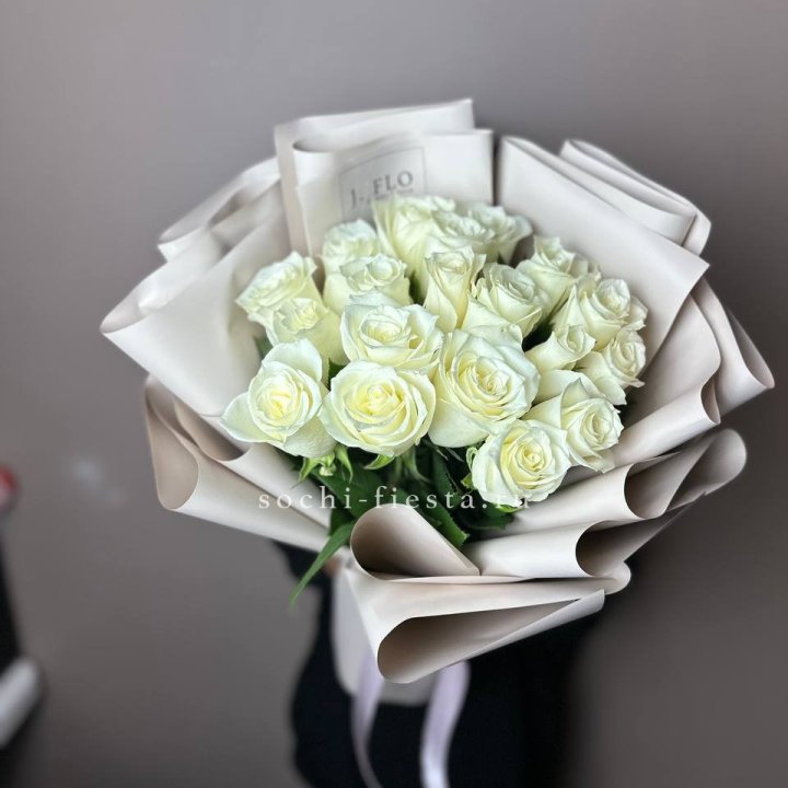 19 белых роз  в Краснодаре