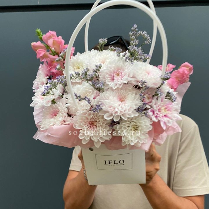 Сумочка из стойких цветов  в Краснодаре