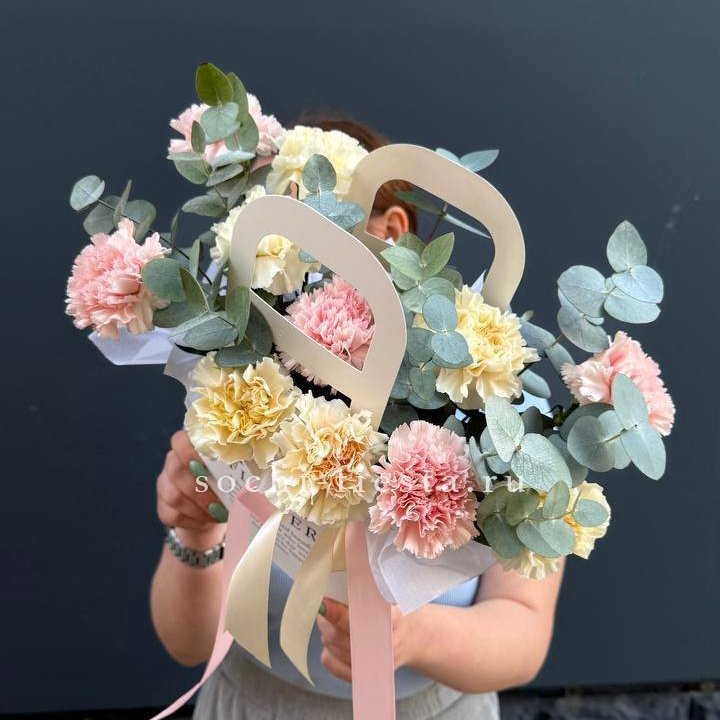 Сумочка из диантусов в Краснодаре