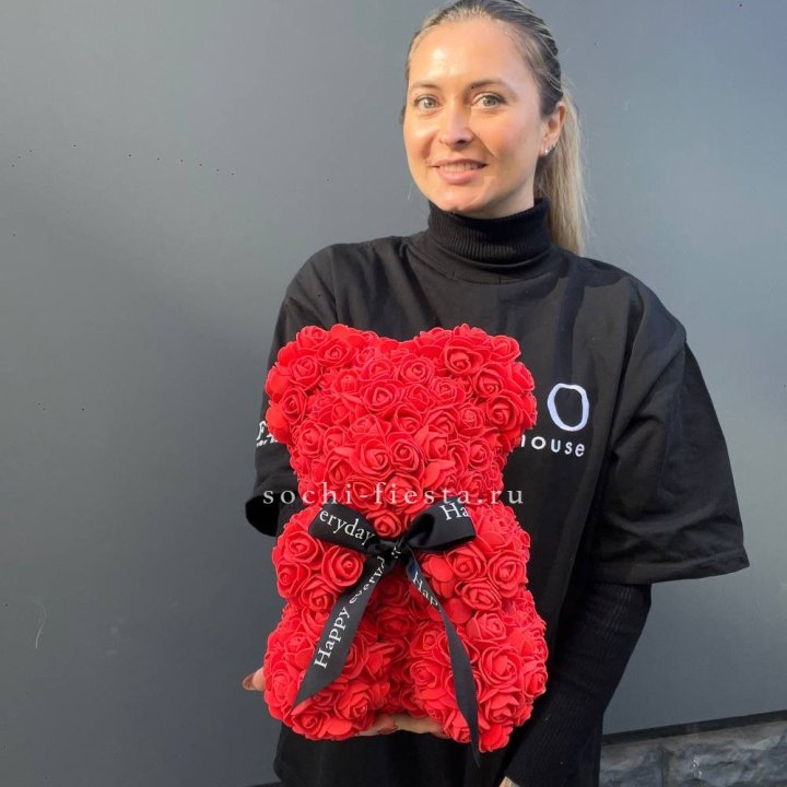 Медведь из роз красный в Краснодаре